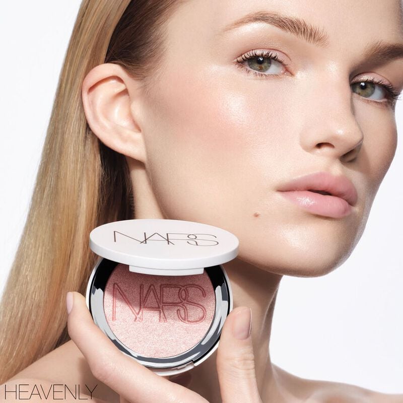 nars light reflecting إعادة تعبئة بودرة مضيئة